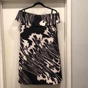 HALSTON HERITAGE strapless dress size 6.